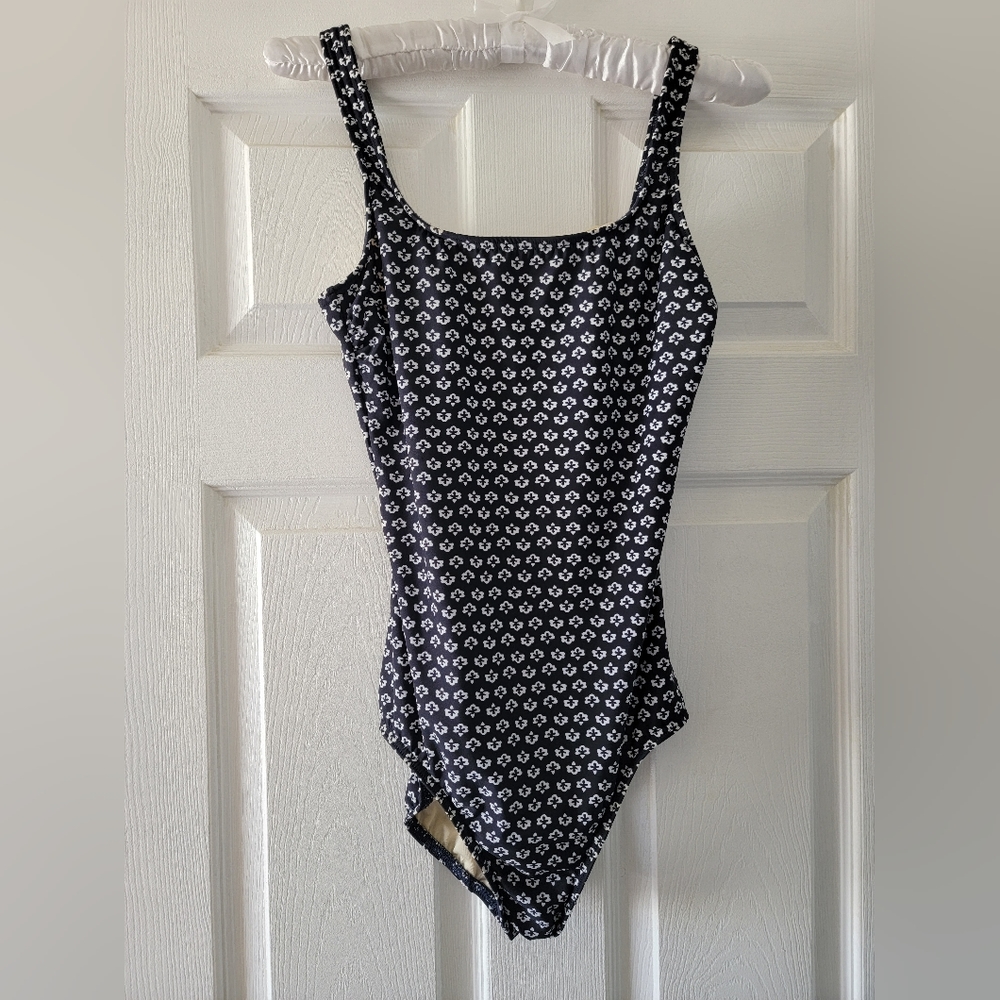 Land's End One Peice Swimsuit Size 6 long
